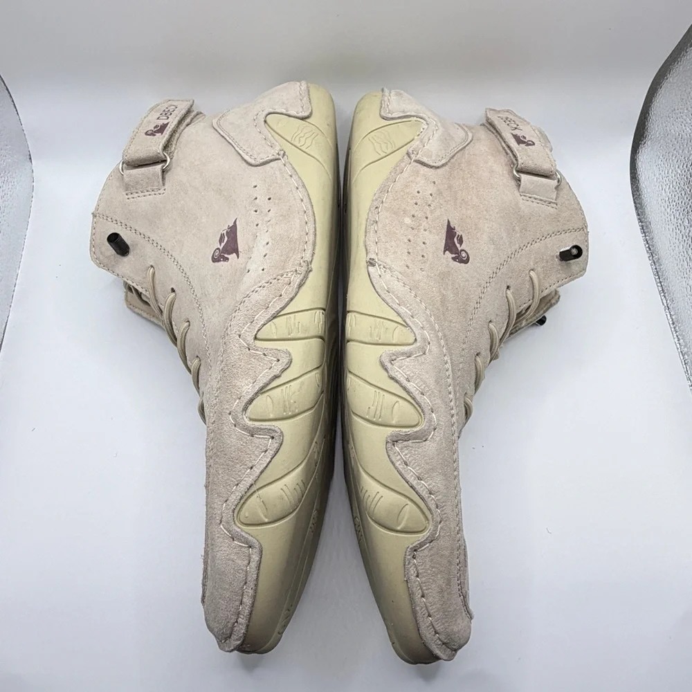Men's DBeck Explorer series suede boots.